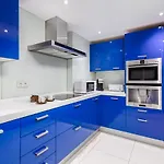 Puerto Banus, Edificio Tembo, 2 Bedroom Apartment, Parking And Pool
