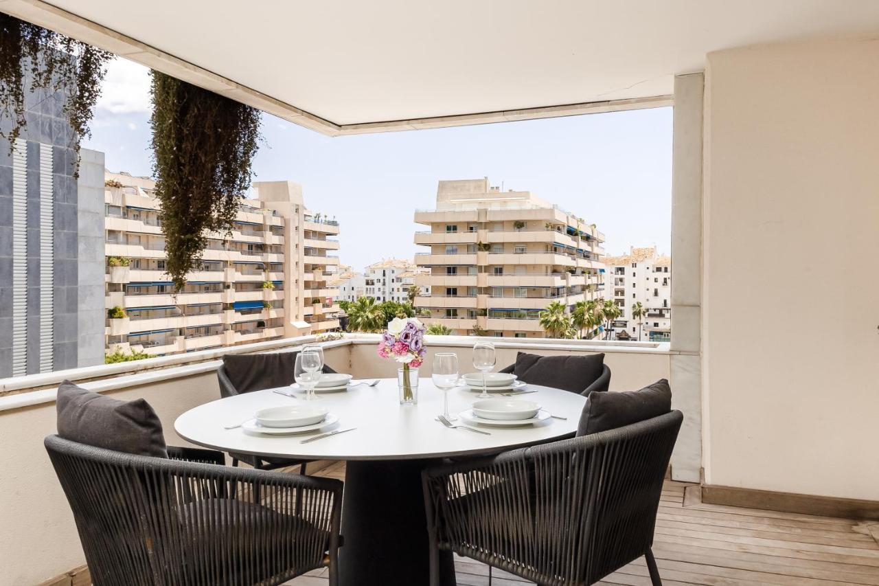 Puerto Banus, Edificio Tembo, 2 Bedroom Apartment, Parking And Pool Apartment Marbella