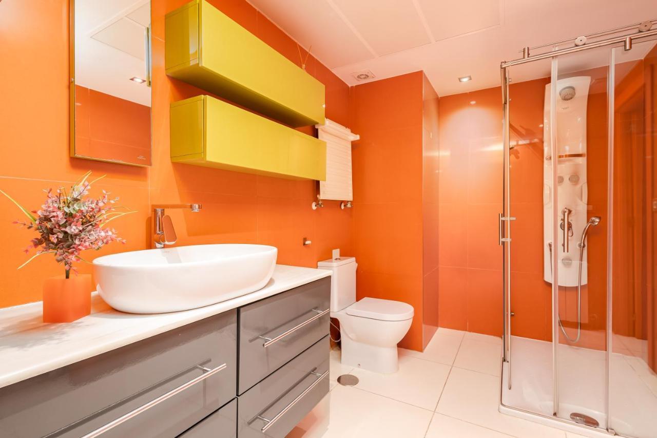 Puerto Banus, Edificio Tembo, 2 Bedroom Apartment, Parking And Pool