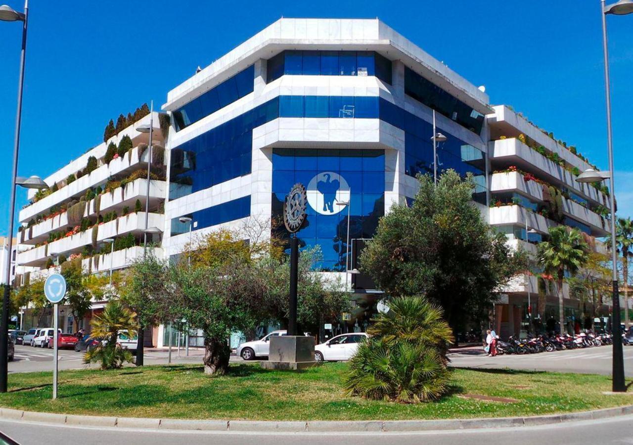Puerto Banus, Edificio Tembo, 2 Bedroom Apartment, Parking And Pool *